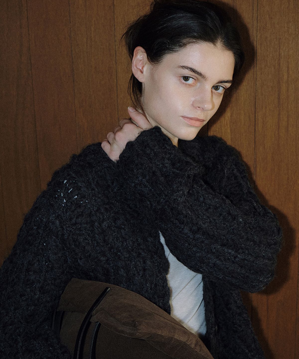 108파운드(108POUND) Winnie Handcrafted Cardigan_Charcoal