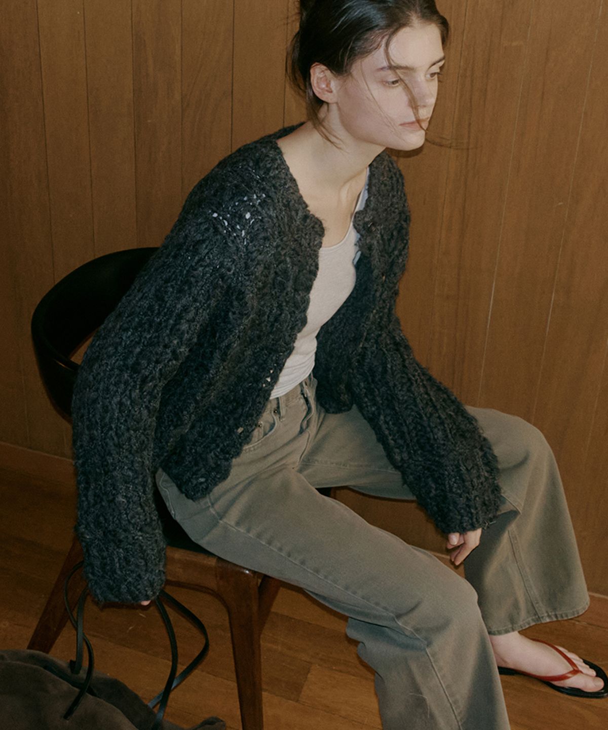 108파운드(108POUND) Winnie Handcrafted Cardigan_Charcoal