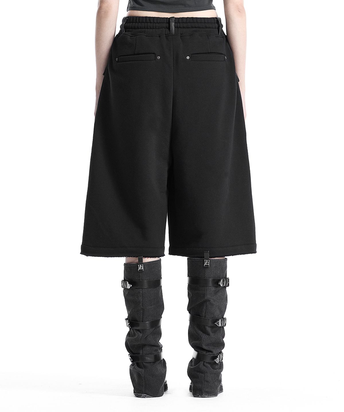 트리밍버드(TREEMINGBIRD) Leather-Panelled Cargo Bermuda Pants [ Black ]