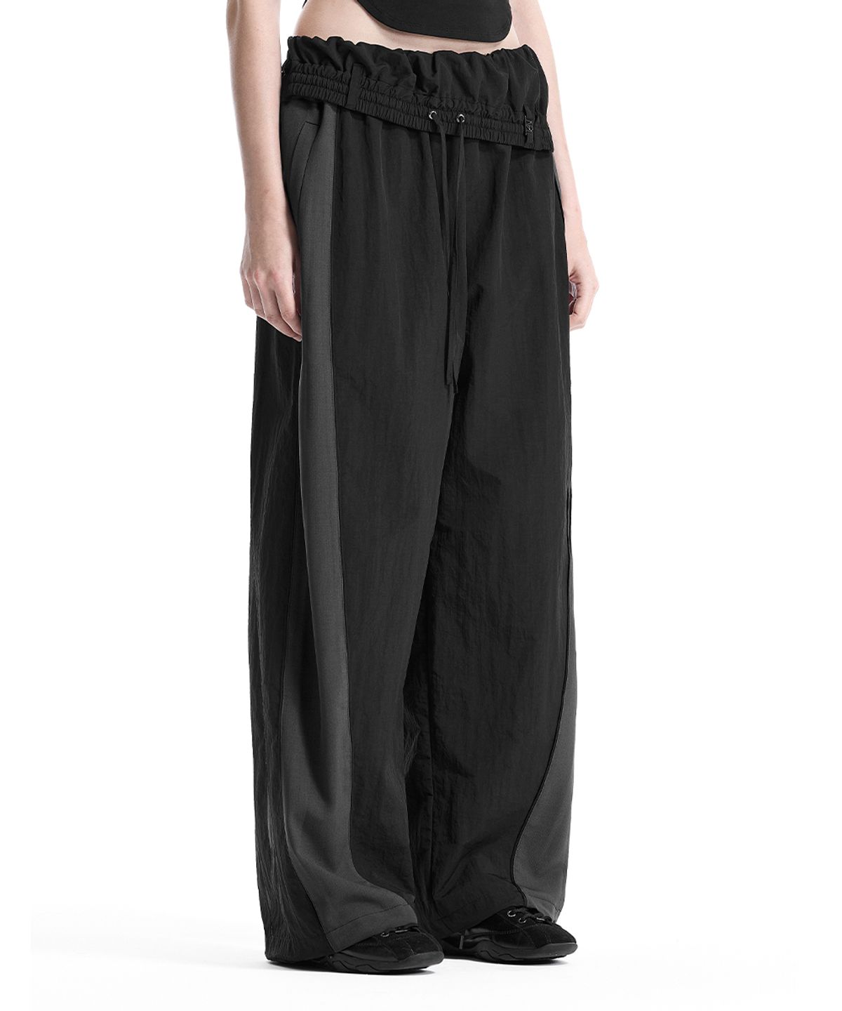 트리밍버드(TREEMINGBIRD) Linear Contrast Track Set-Up Pants [ Black ]