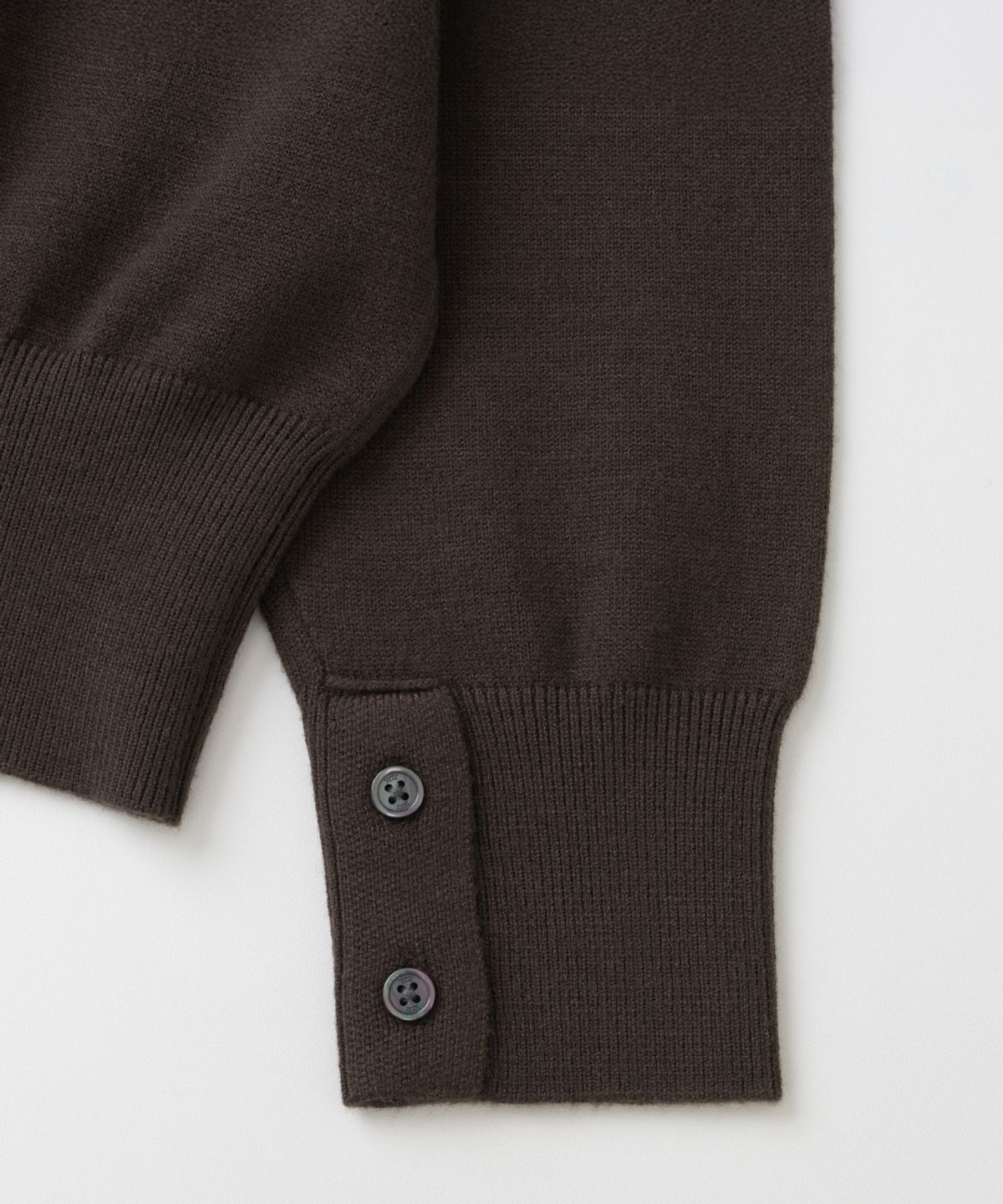 엑스오엑스(XOX) 에센셜 라운드 크롭 니트[BROWN]