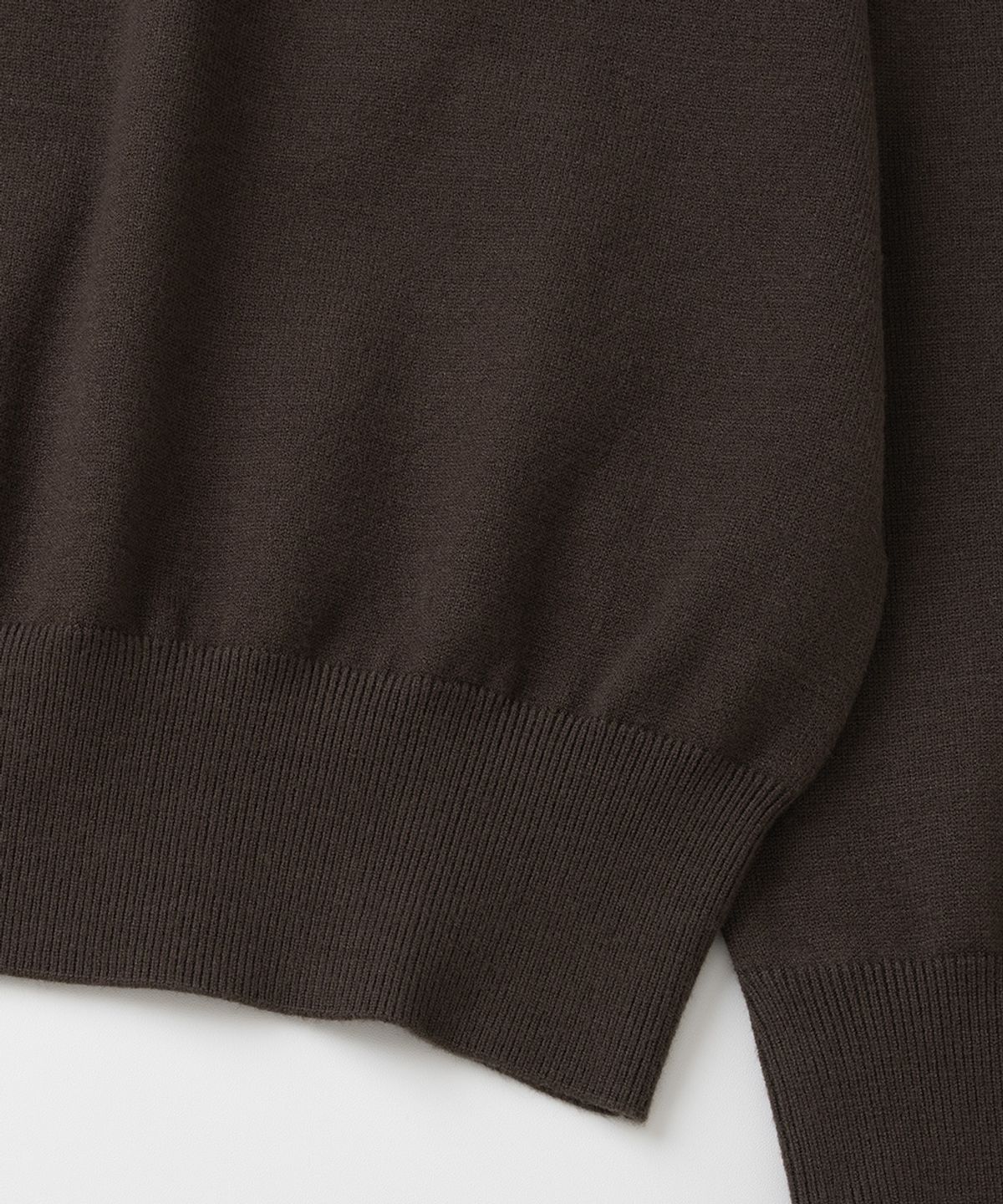 엑스오엑스(XOX) 에센셜 라운드 크롭 니트[BROWN]
