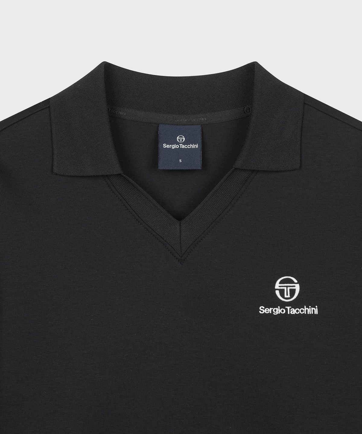 세르지오 타키니(SERGIO TACCHINI) W 쿠쉬라이트 브이넥 크롭 폴로 맨투맨 (Black)