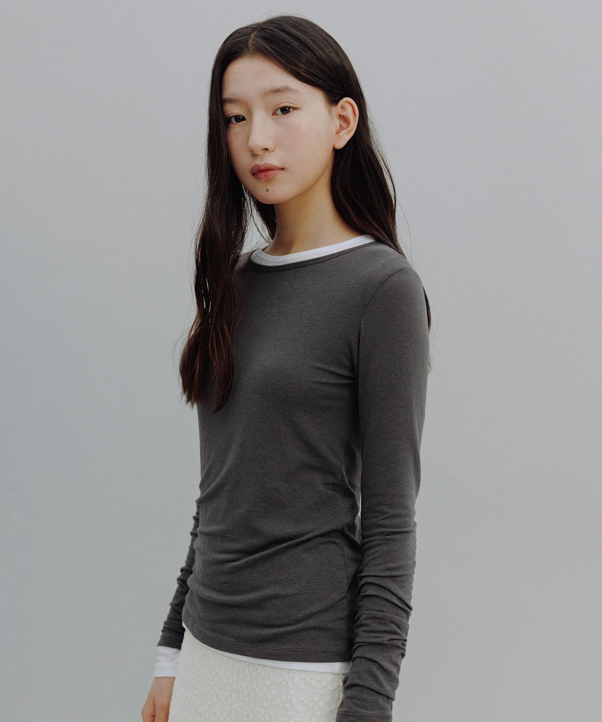 망고매니플리즈(MANGO MANY PLEASE) NILAH LAYERED TEE_CHARCOAL