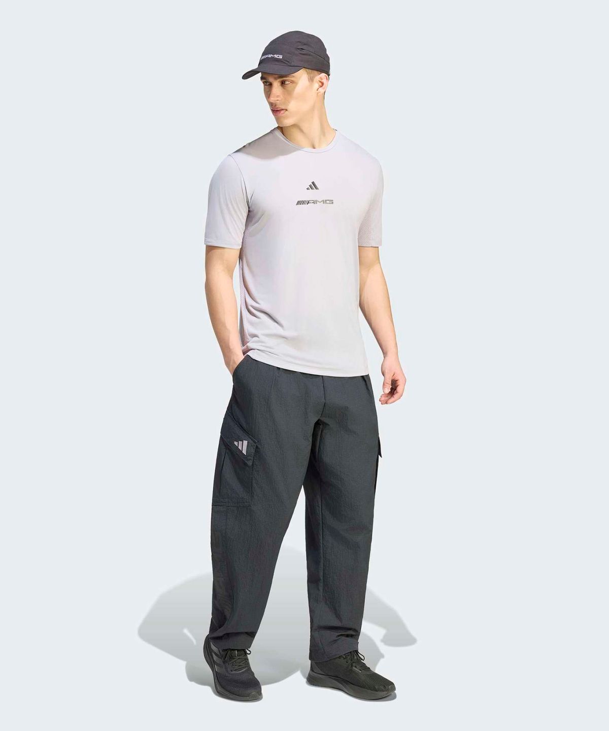 아디다스(ADIDAS) 메르세데스 AMG 우븐 카고 팬츠 - 블랙 / KW4367