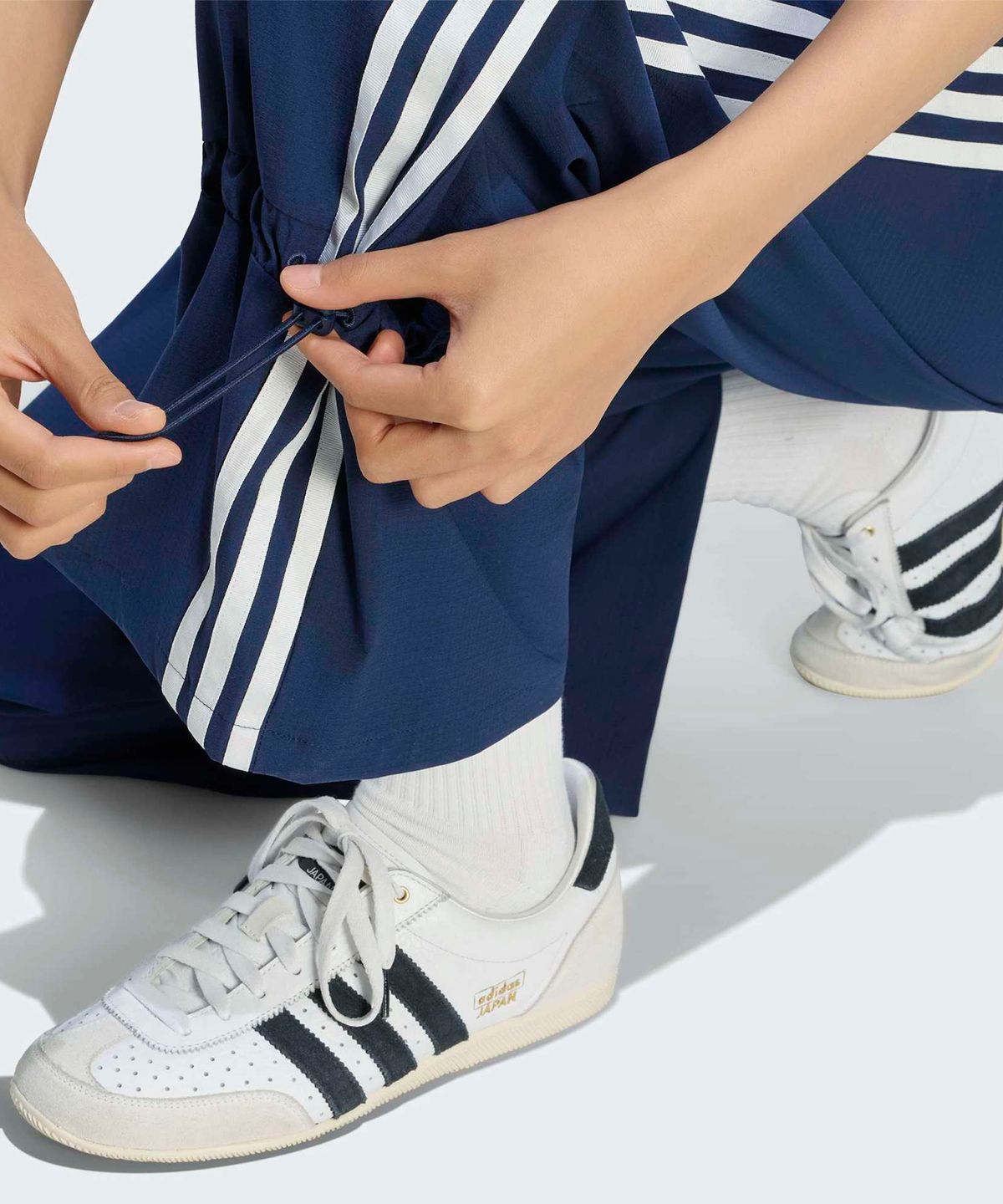 아디다스(ADIDAS) 나일론 페이퍼 백 플리트 트랙 팬츠 - 네이비 / LG4285
