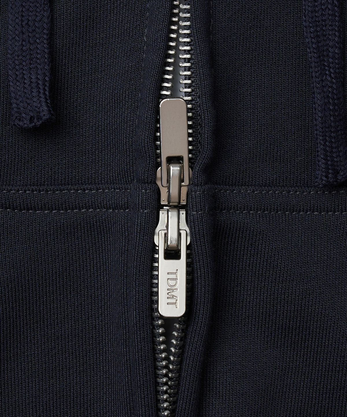 튜드먼트(TTUDEMENT) TT LOGO HOODED ZIP-UP_CHARCOAL