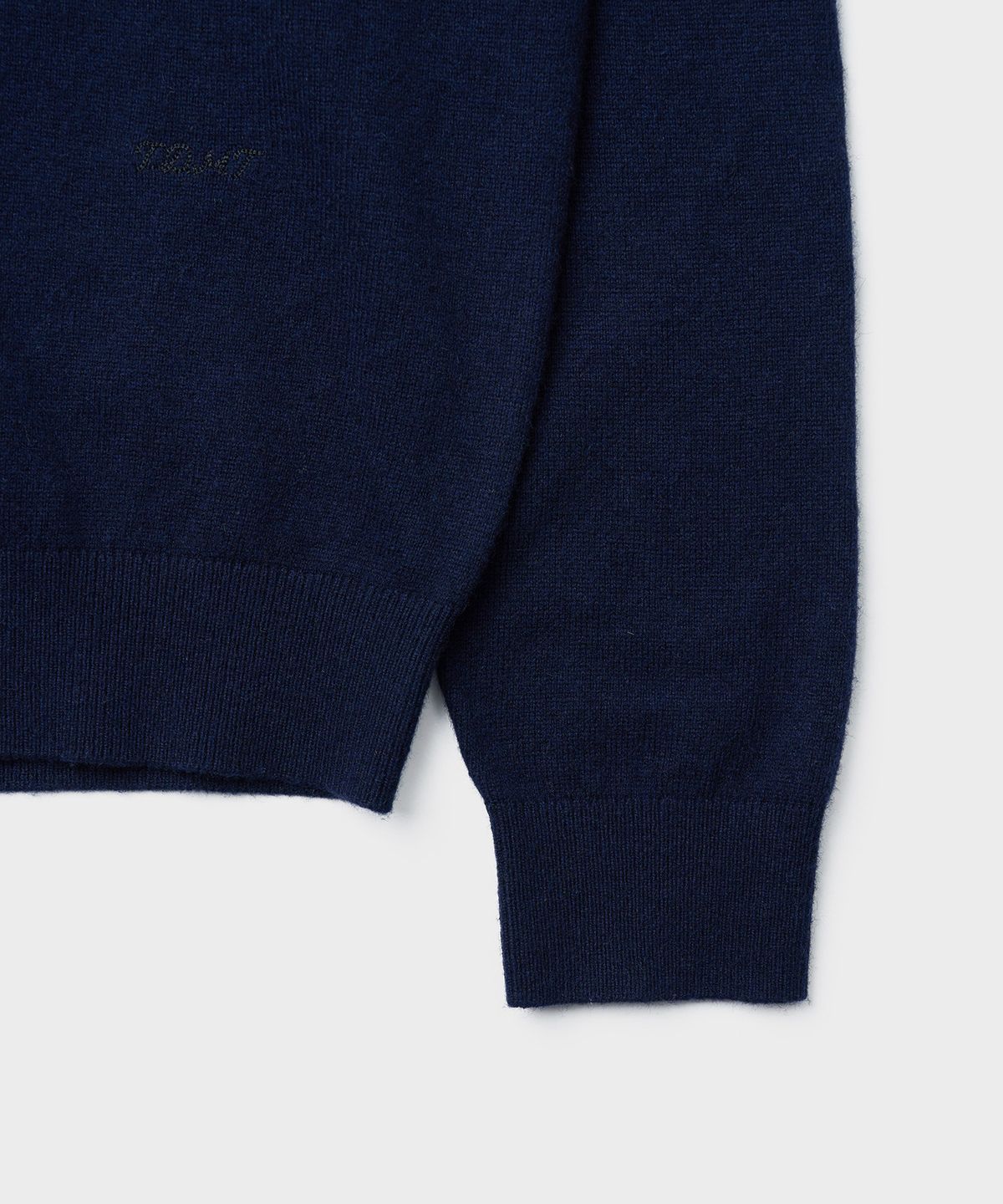 튜드먼트(TTUDEMENT) ESSENTIAL CASH BLEND V-NECK KNIT_NAVY