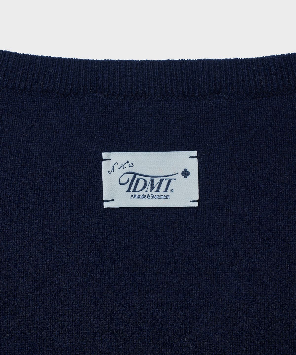 튜드먼트(TTUDEMENT) ESSENTIAL CASH BLEND V-NECK KNIT_NAVY