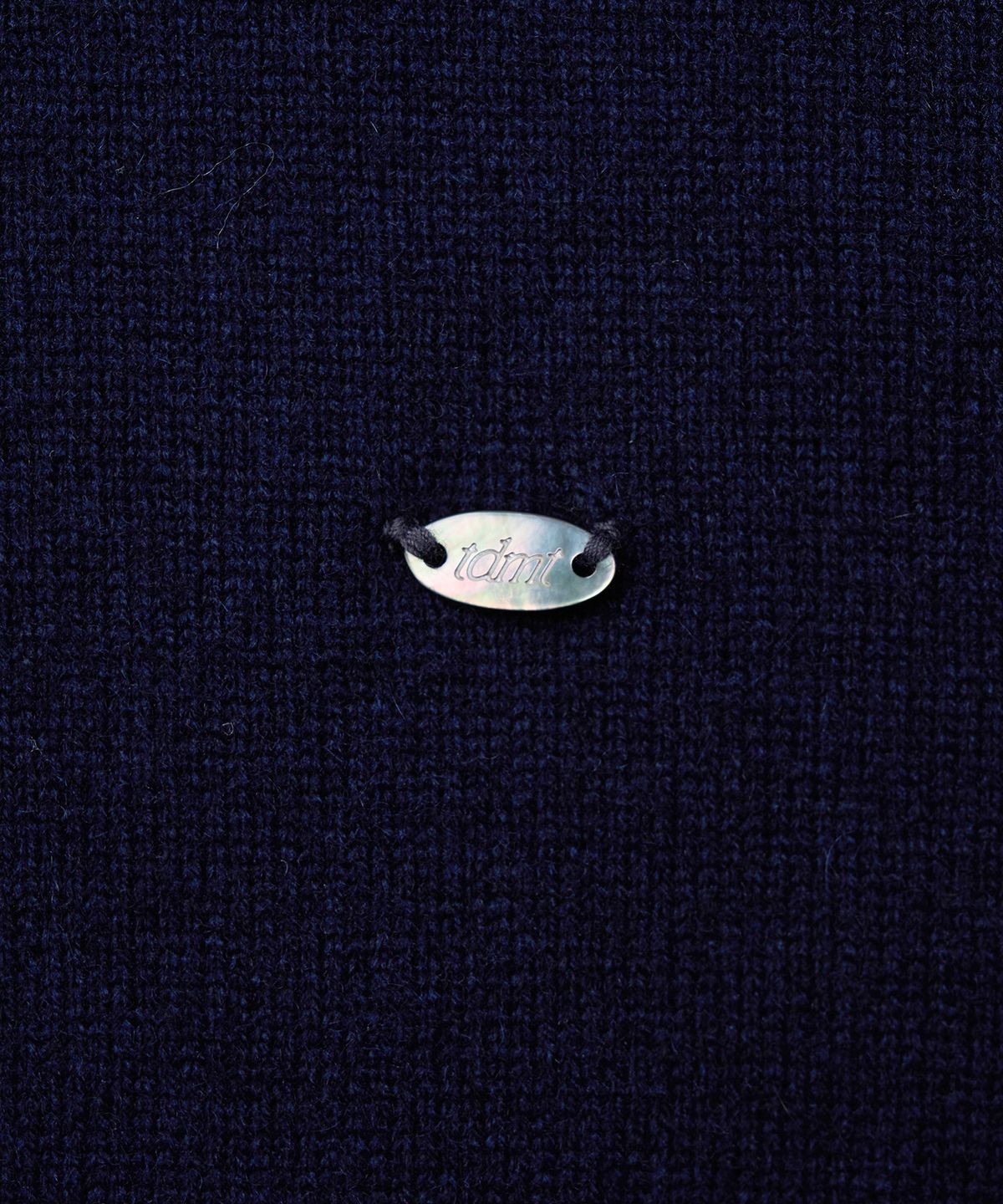 튜드먼트(TTUDEMENT) ESSENTIAL CASH BLEND HENLEY NECK KNIT_NAVY