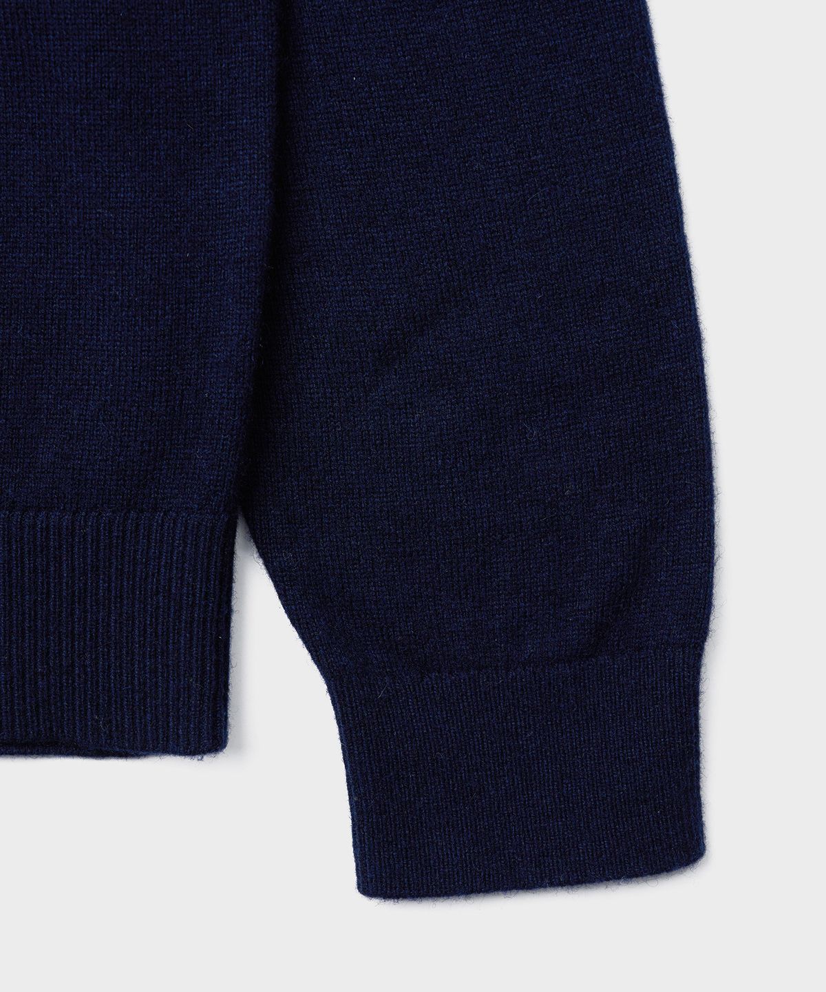 튜드먼트(TTUDEMENT) ESSENTIAL CASH BLEND HENLEY NECK KNIT_NAVY
