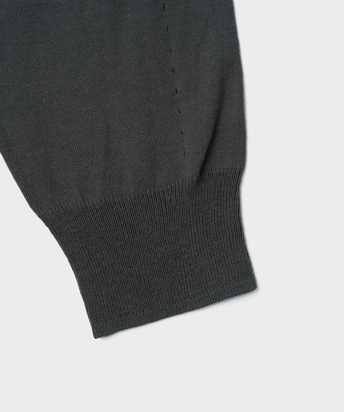 튜드먼트(TTUDEMENT) DEEP V-NECK KNIT PULLOVER_CHARCOAL