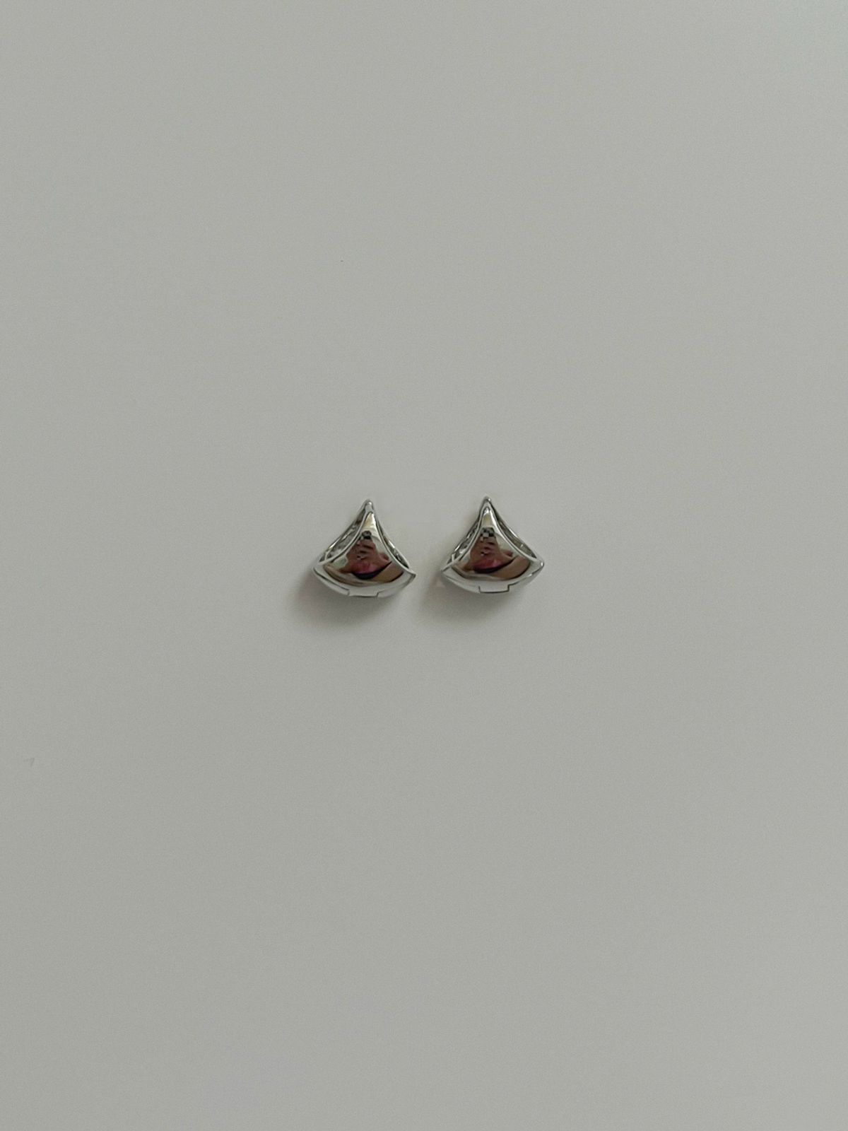 소수(SOSOO) Kisses Mini One-Touch Earrings