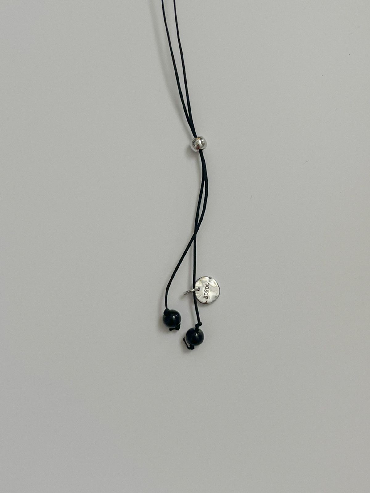 소수(SOSOO) Ouartz Drop Point Necklace [Black]