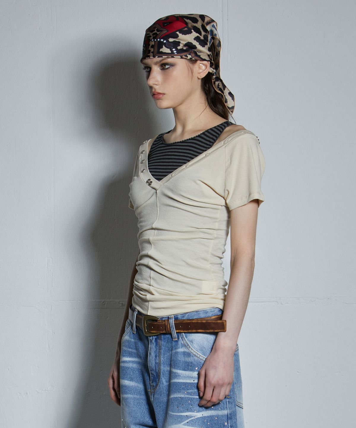 게이트리스(GATELESS) BUTTON T-SHIRT
