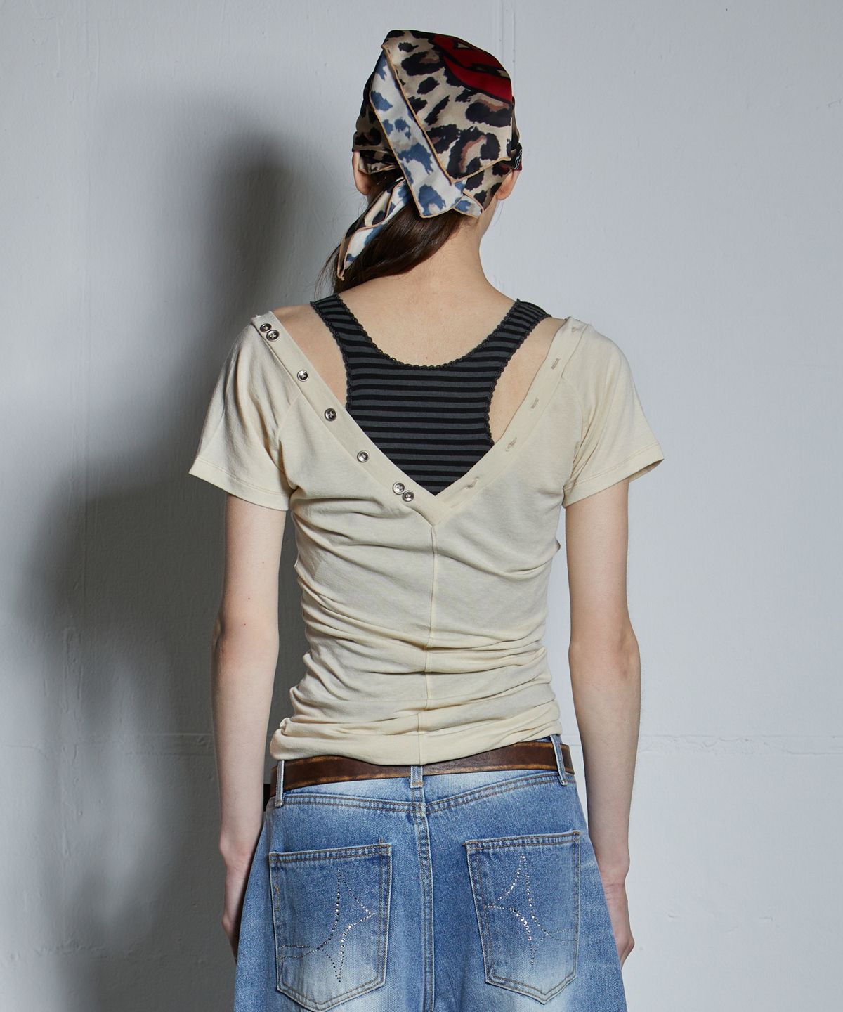 게이트리스(GATELESS) BUTTON T-SHIRT