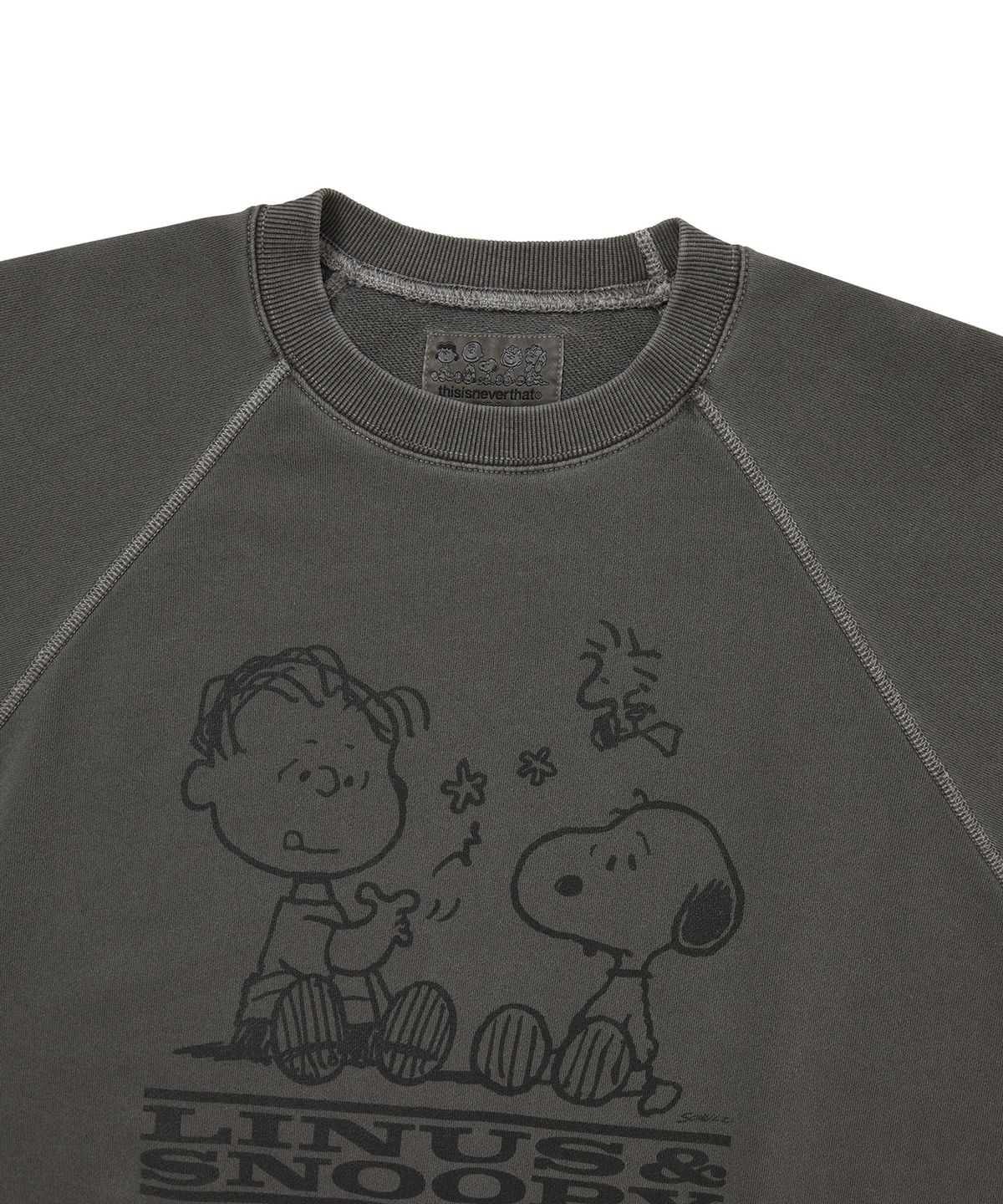 디스이즈네버댓(THISISNEVERTHAT) TNT PEANUTS Faded Crewneck Charcoal