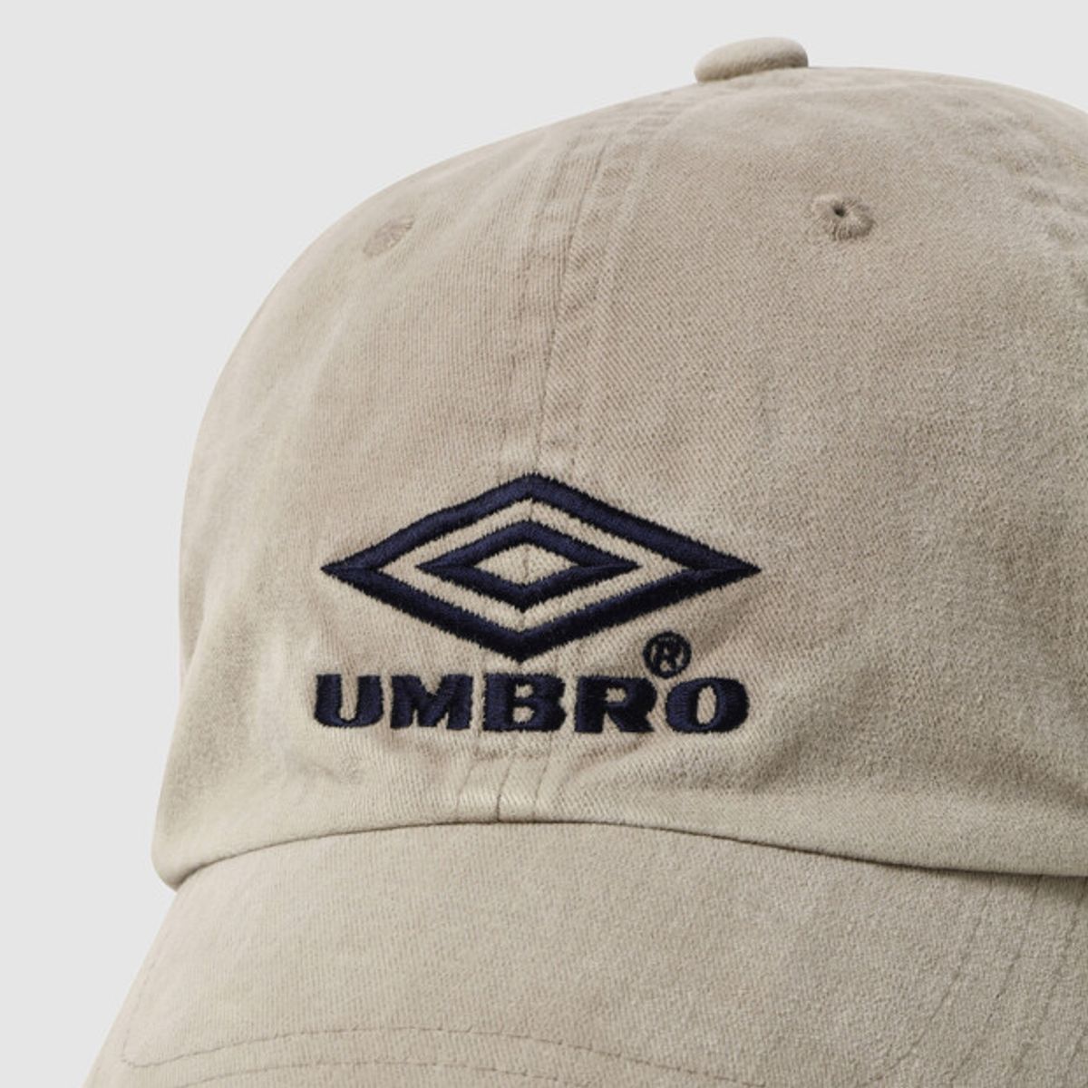 엄브로(UMBRO) 에센셜 워싱 볼캡 베이지 UR323CCP93