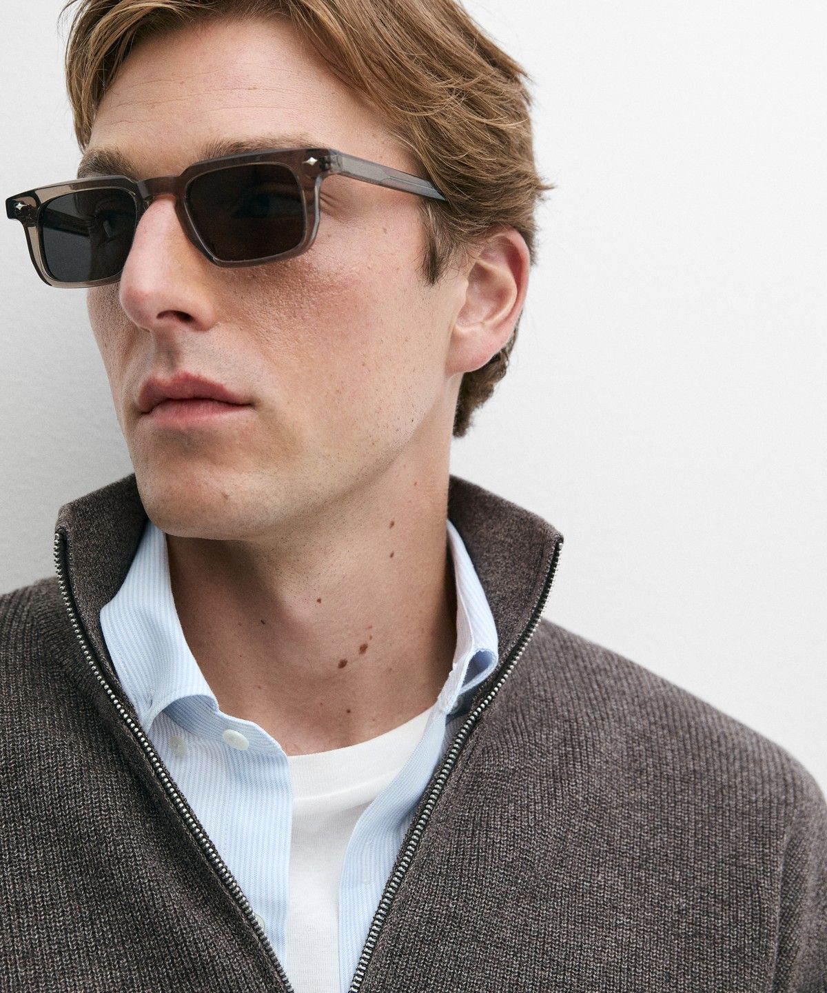 마시모두띠(MASSIMO DUTTI) 지퍼 디테일 모크넥 니트 스웨터
