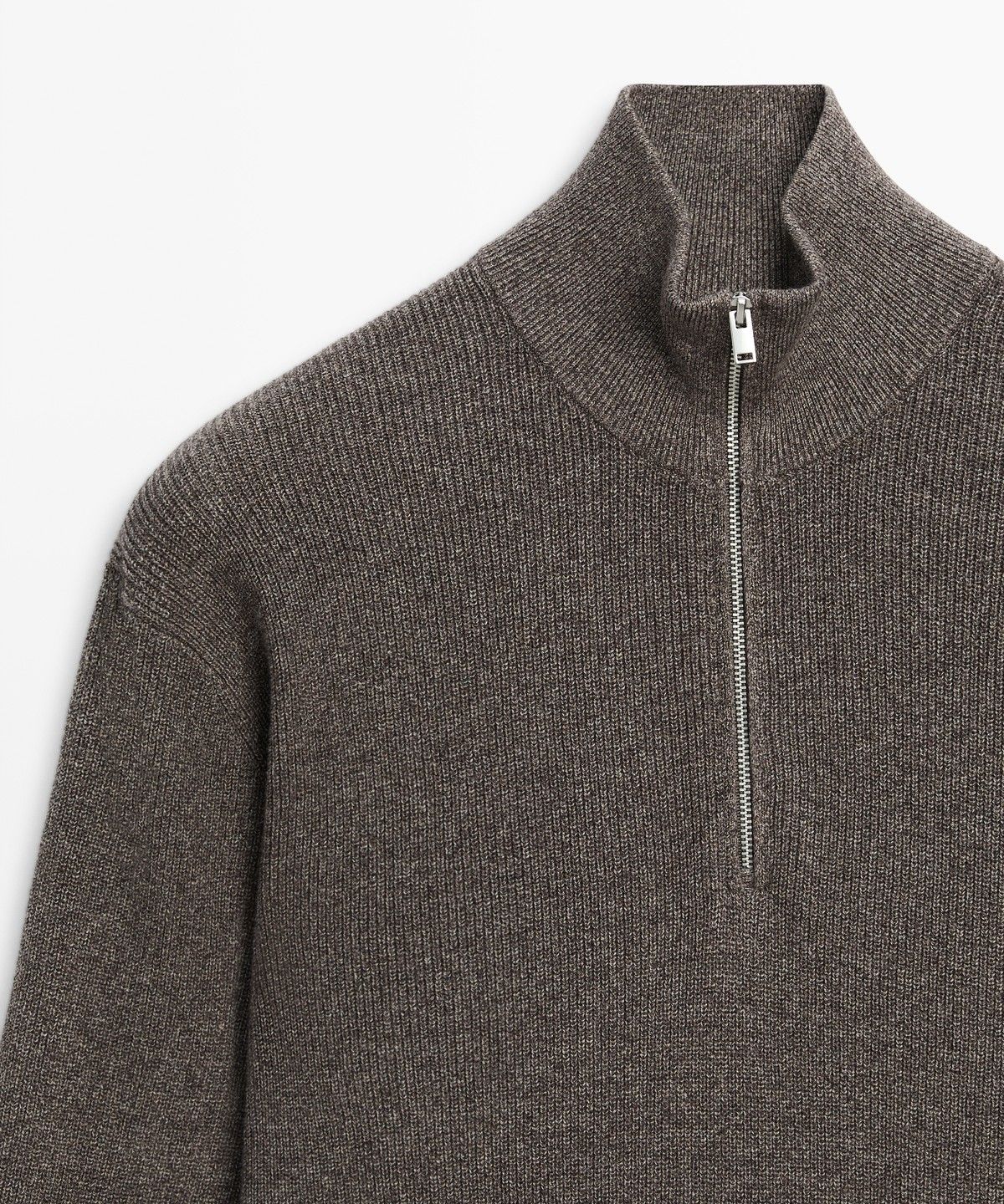 마시모두띠(MASSIMO DUTTI) 지퍼 디테일 모크넥 니트 스웨터
