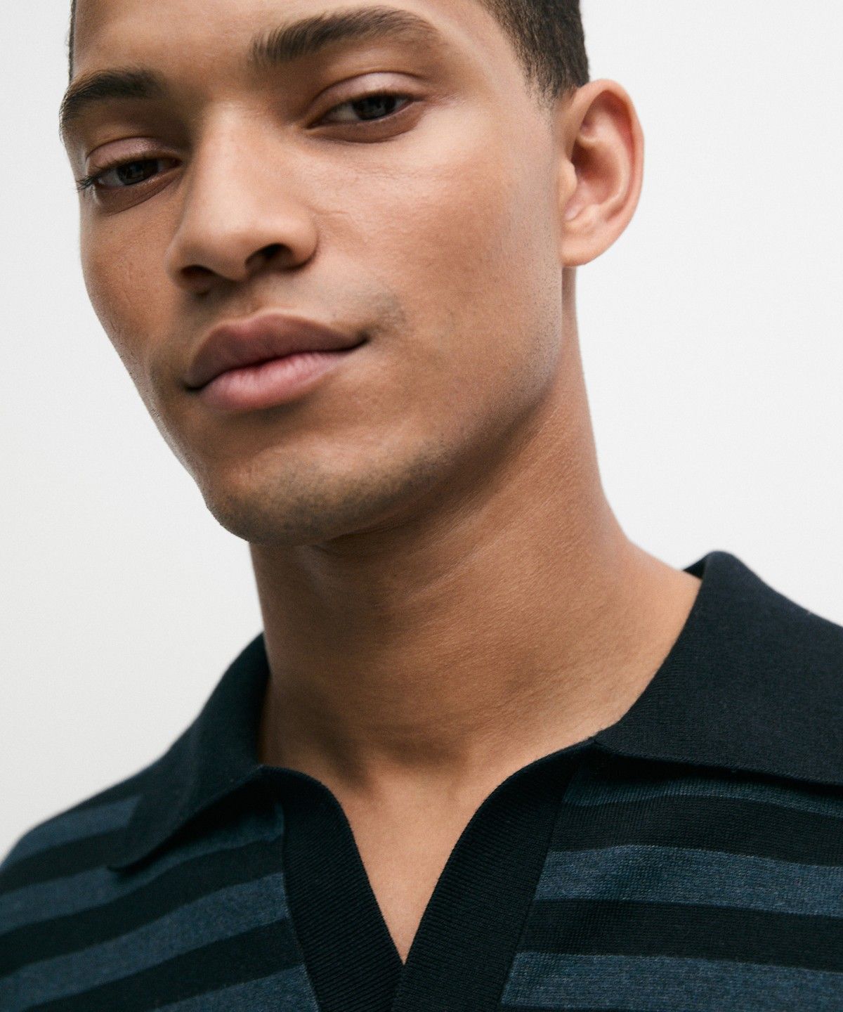 마시모두띠(MASSIMO DUTTI) 스트라이프 배색 니트 폴로 스웨터