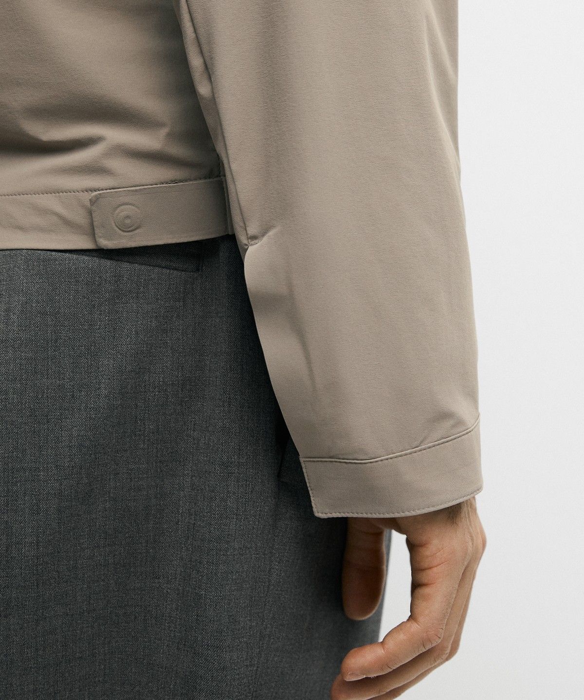 마시모두띠(MASSIMO DUTTI) 라이트웨이트 크롭 재킷
