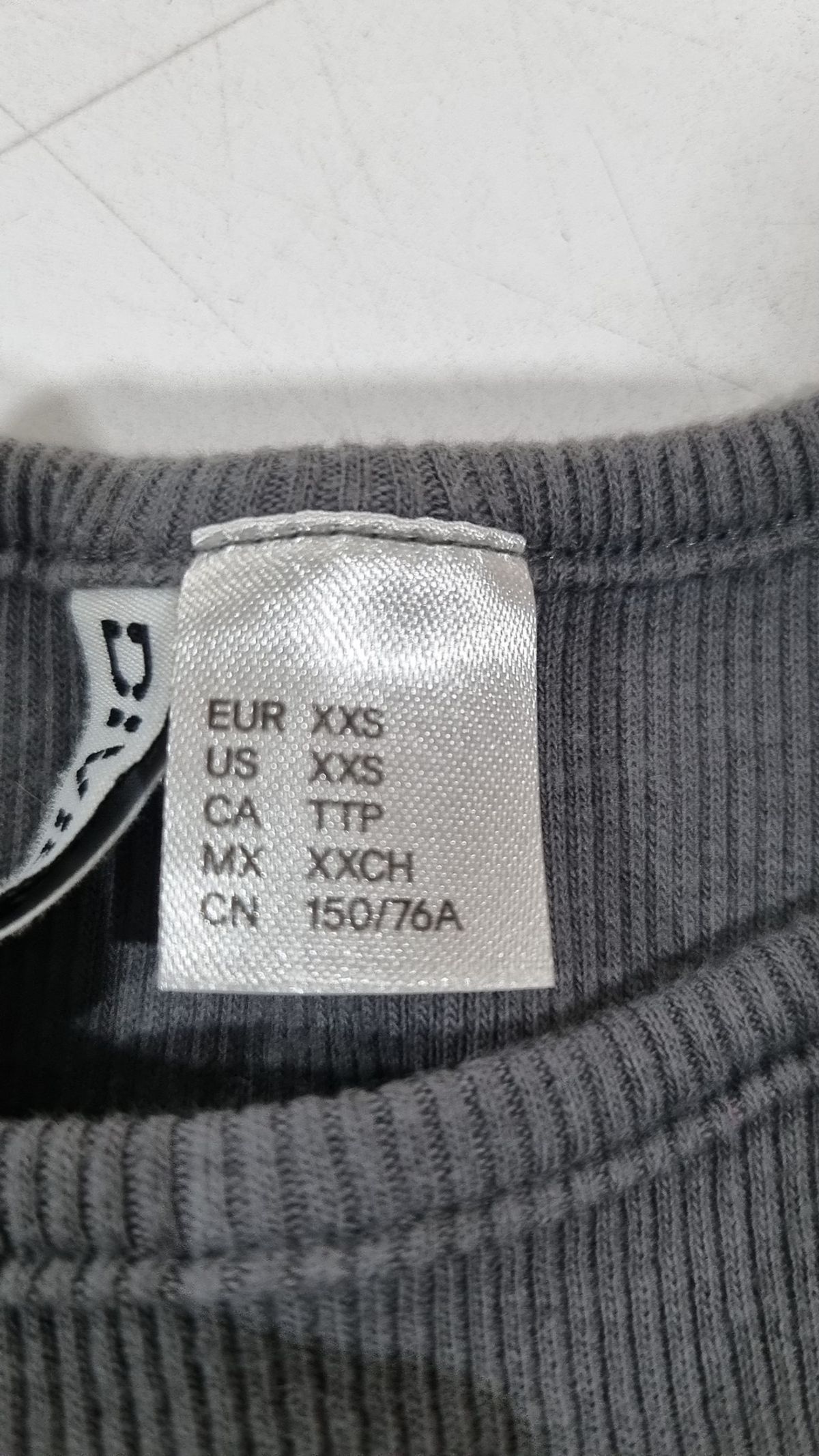 디바이디드에이치앤엠(DIVIDED H&M) 반소매 티셔츠 XXS