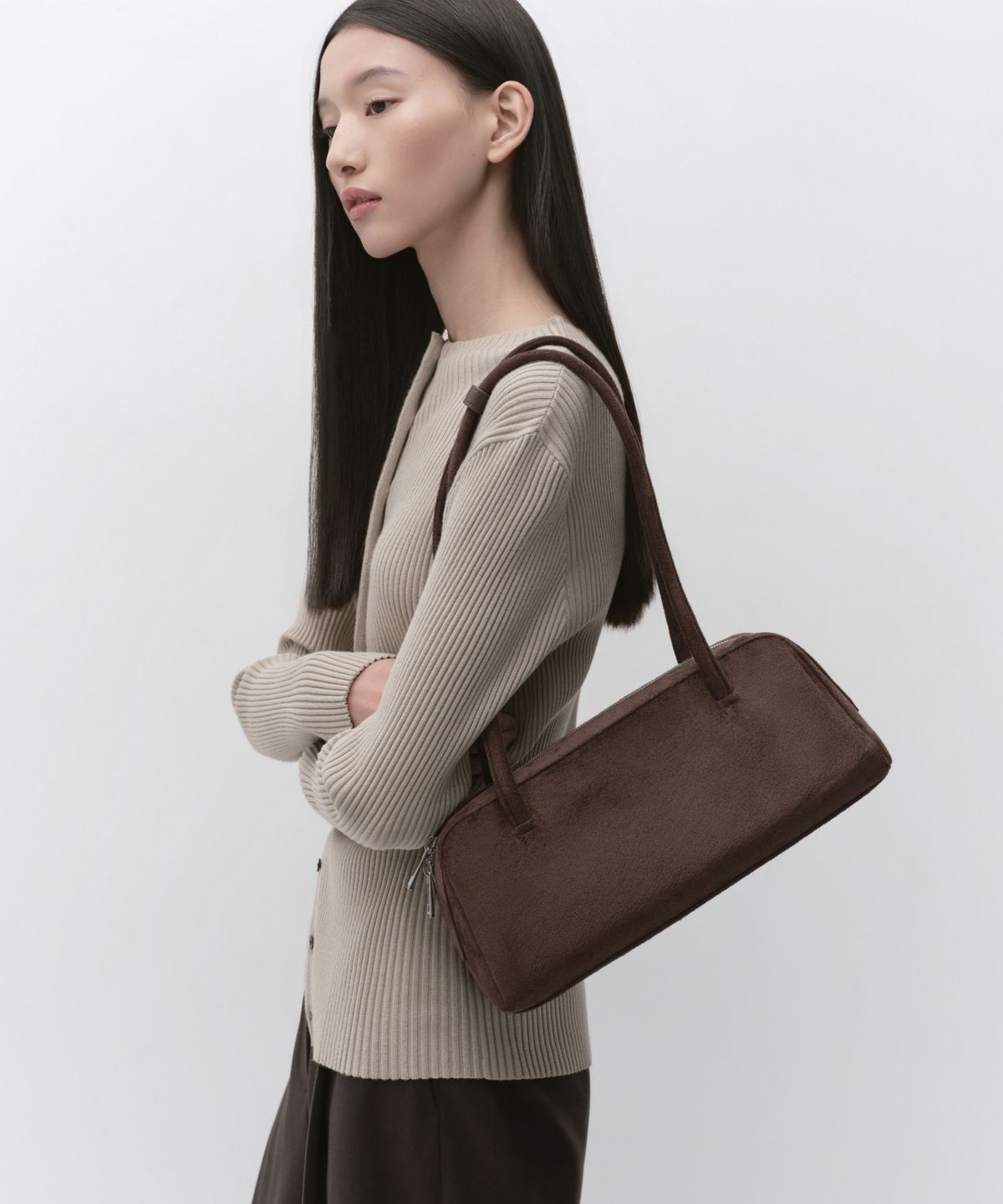 무신사 스탠다드 우먼(MUSINSA STANDARD WOMAN) 우먼즈 신세틱 스웨이드 닥스훈트 숄더백 [다크 브라운]