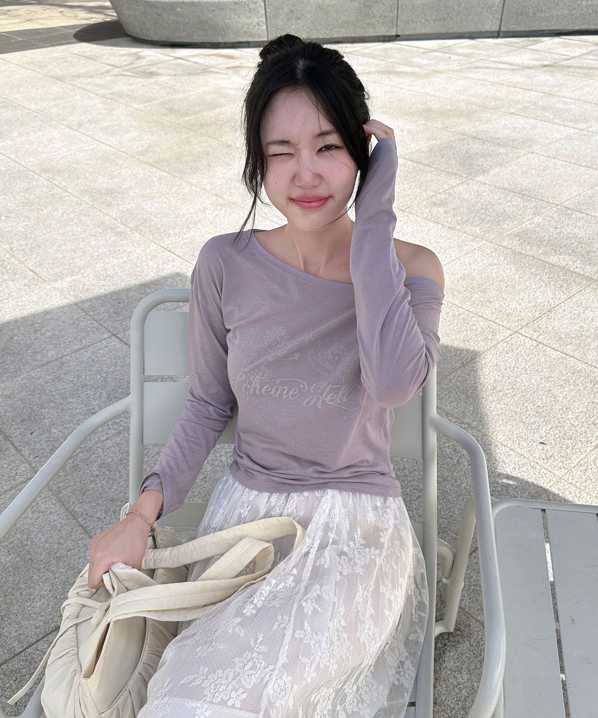 미쏘(MIXXO) 레터링 원숄더 티셔츠_MIWLWG913A