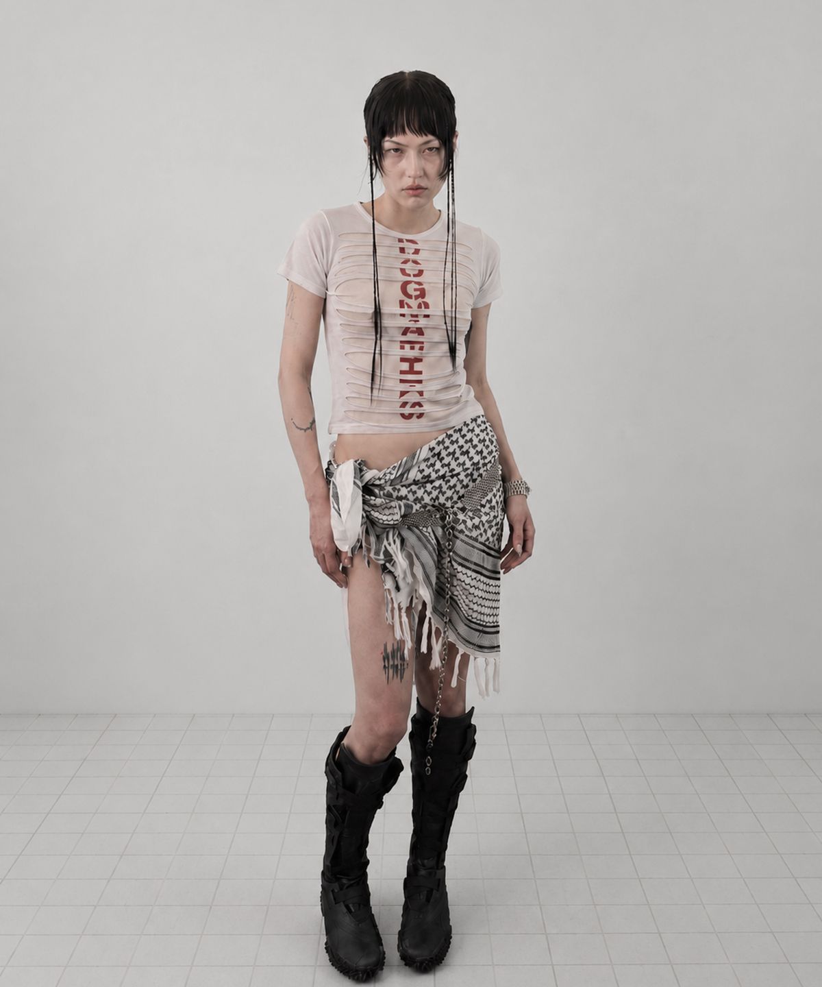 도그마 엑스(DOGMA EHKS) TROMPE-L’ŒIL SLASH CROP T-SHIRT WHITE