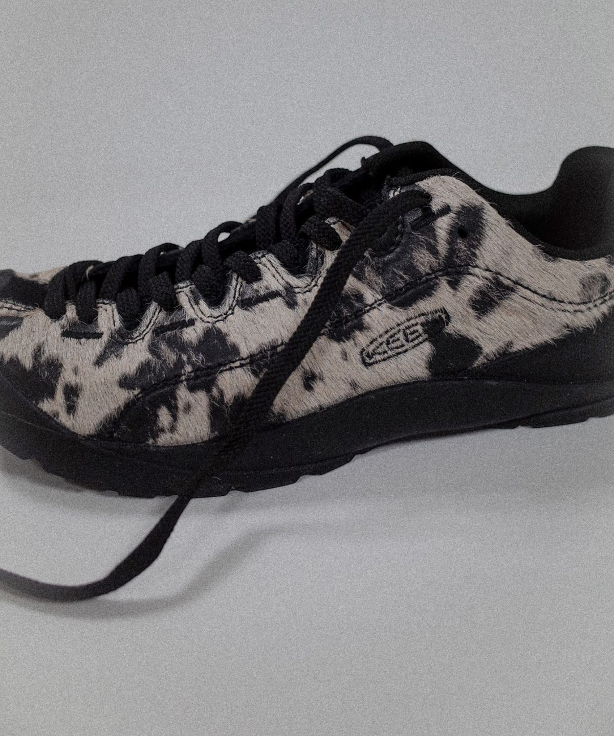 킨(KEEN) 재스퍼 여성 스니커즈 COW BLACK