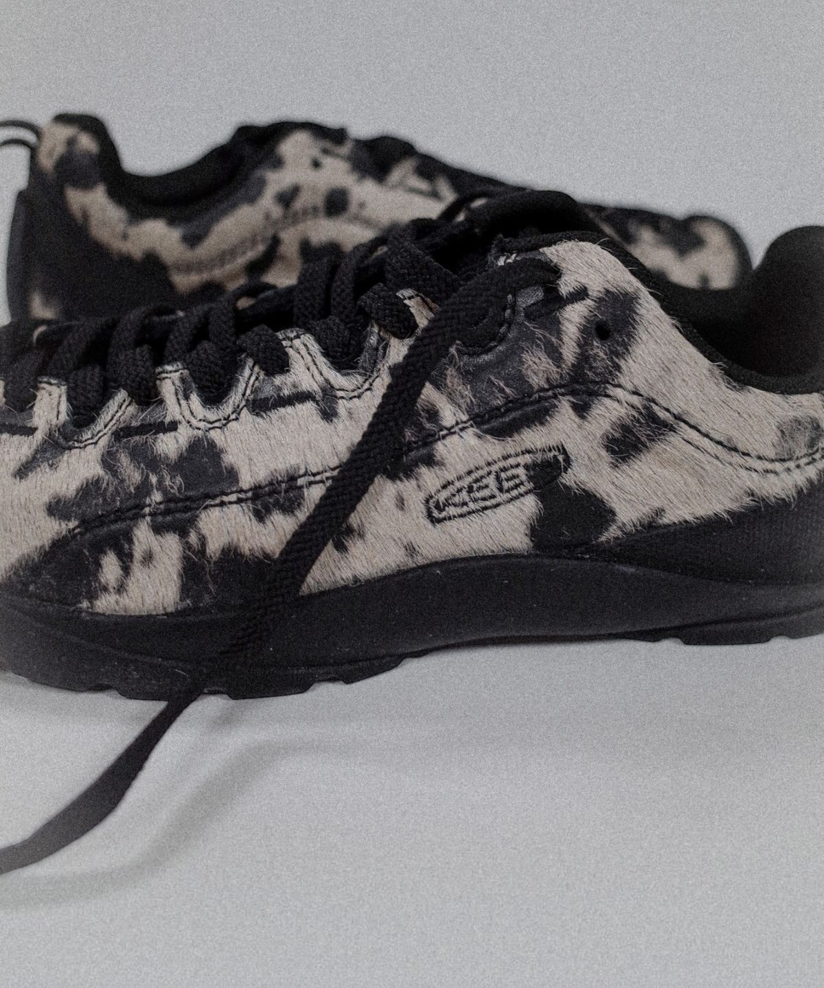 킨(KEEN) 재스퍼 여성 스니커즈 COW BLACK