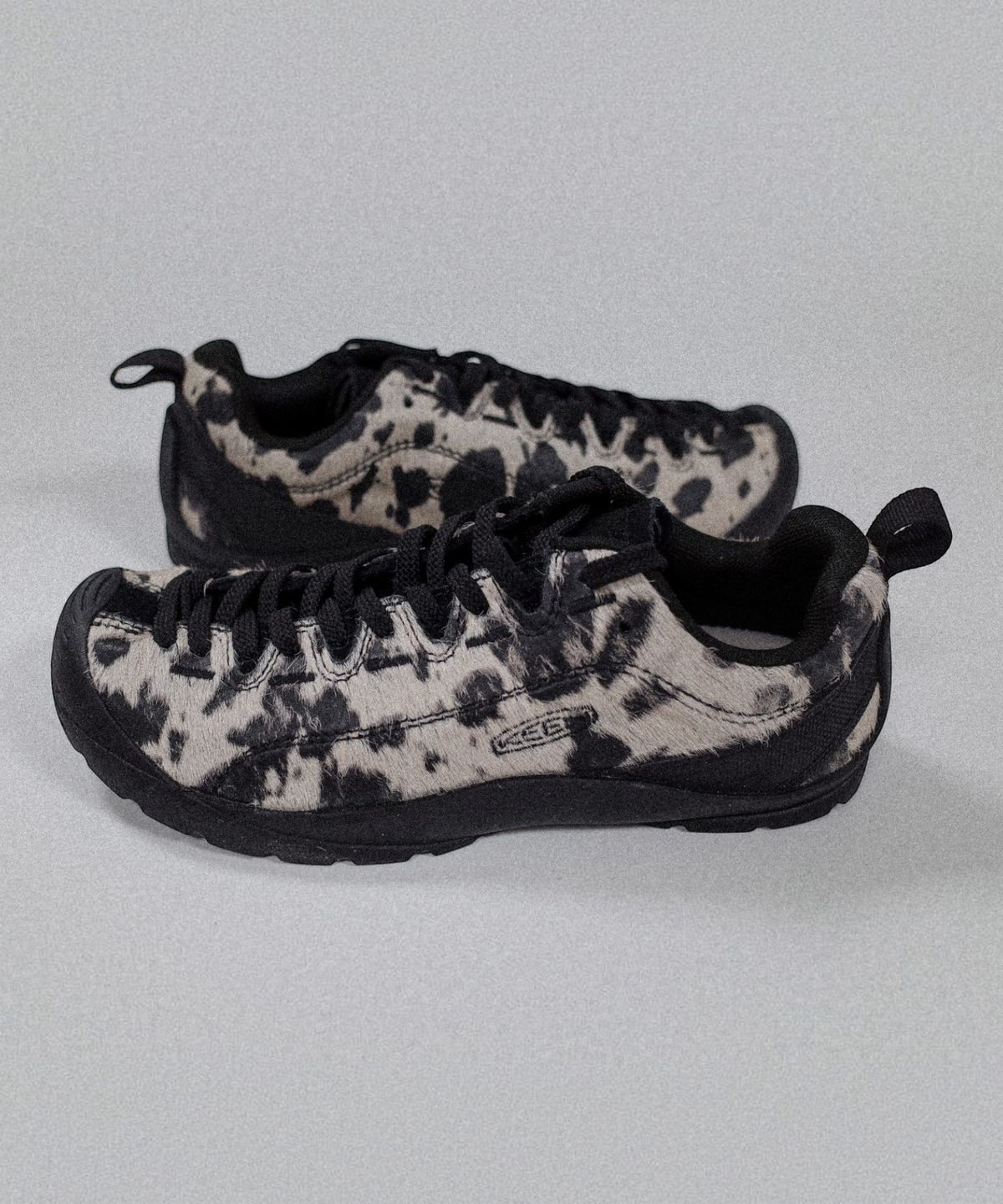 킨(KEEN) 재스퍼 여성 스니커즈 COW BLACK