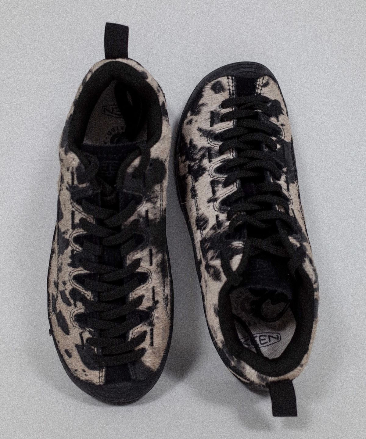 킨(KEEN) 재스퍼 여성 스니커즈 COW BLACK