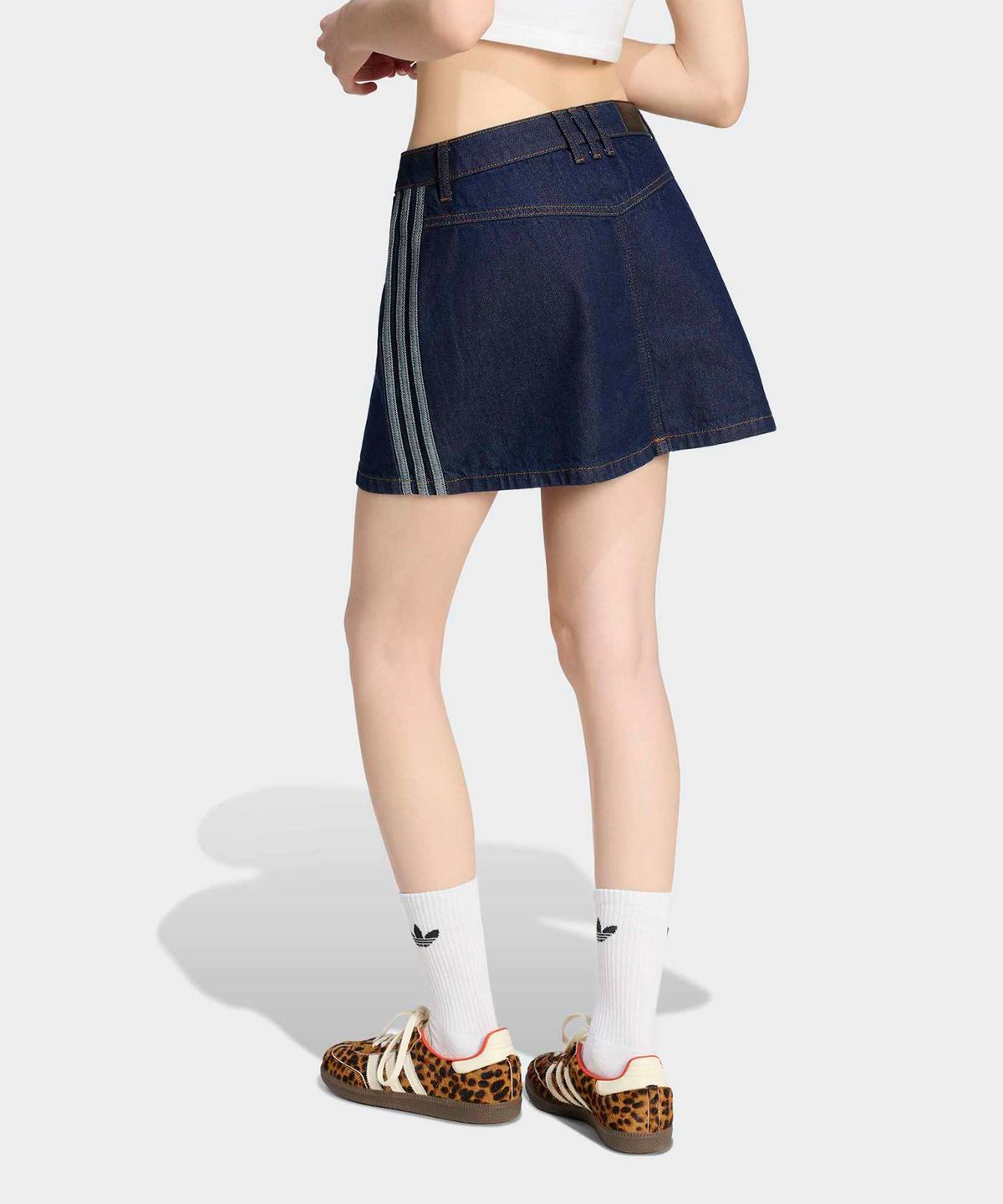 아디다스(ADIDAS) 3-스트라이프 미드라이즈 데님 스커트 - 인디고데님 / KQ6486