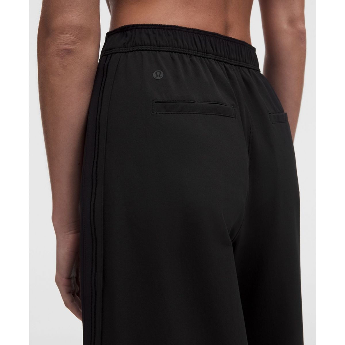 룰루레몬(LULULEMON) 스트레치 우븐 하이라이즈 와이드 레그 크롭 팬츠  BLK