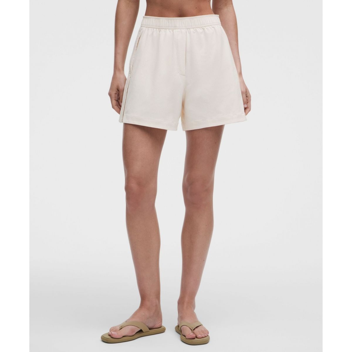 룰루레몬(LULULEMON) 스트레치 우븐 하이라이즈 쇼츠 4inch  WHTO