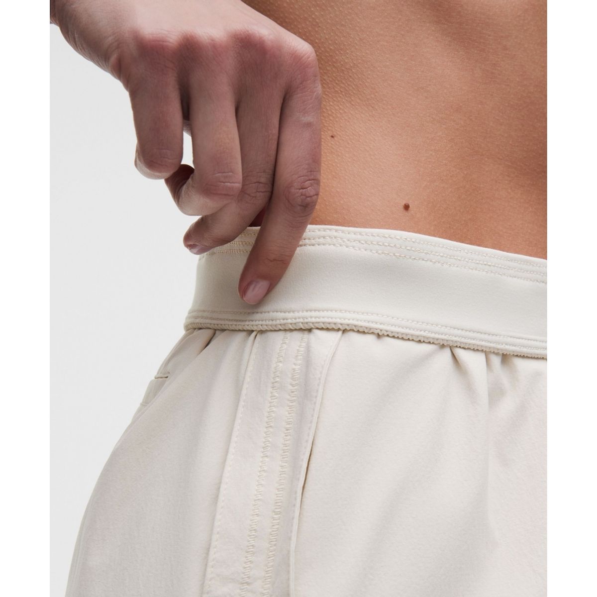 룰루레몬(LULULEMON) 스트레치 우븐 하이라이즈 쇼츠 4inch  WHTO