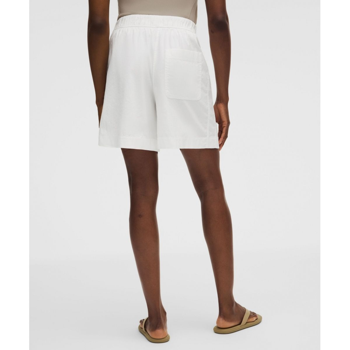 룰루레몬(LULULEMON) LuluLinen 하이라이즈 릴랙스 핏 쇼츠 7inch  WHT