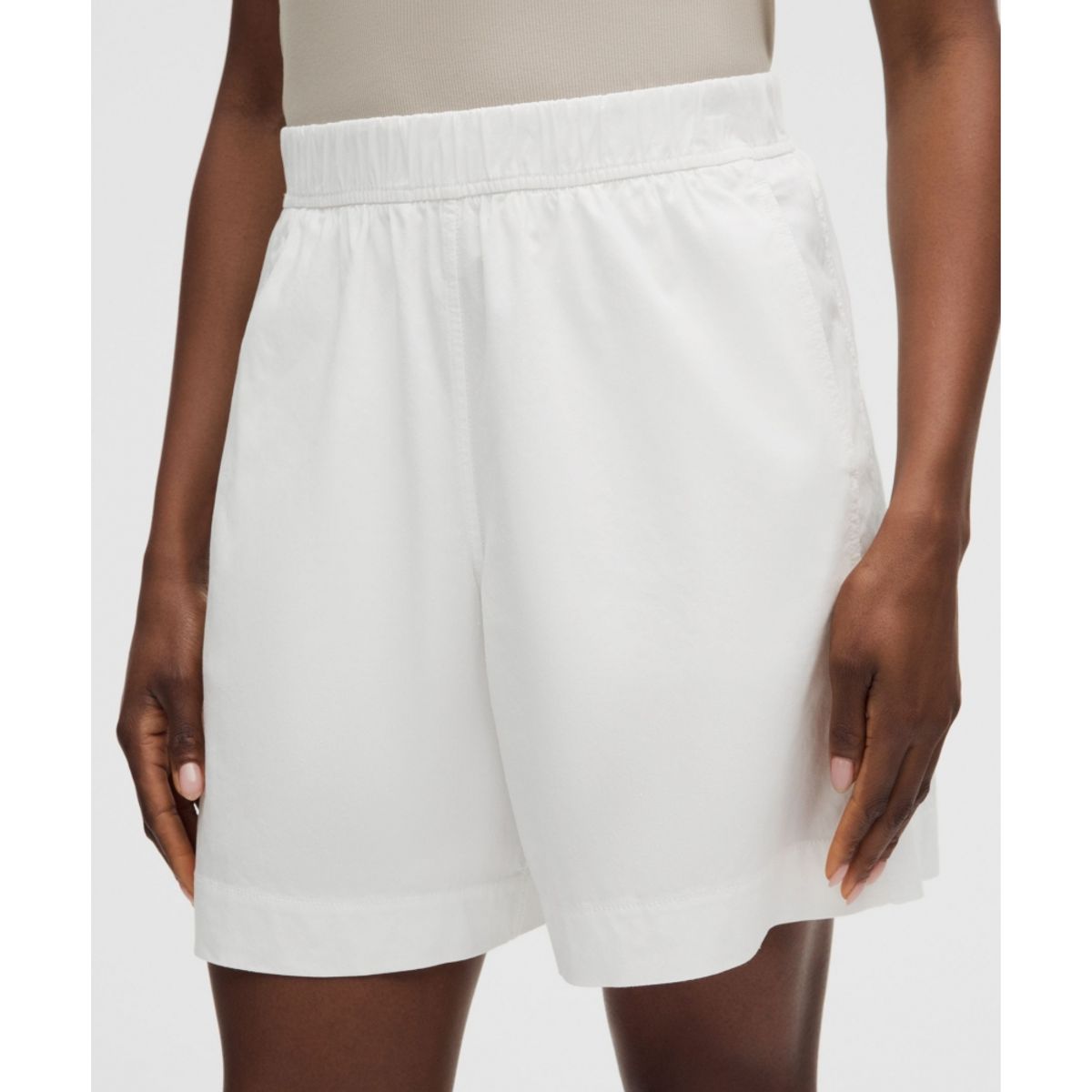 룰루레몬(LULULEMON) LuluLinen 하이라이즈 릴랙스 핏 쇼츠 7inch  WHT
