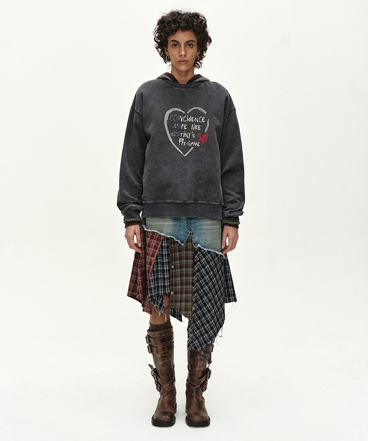 앤더슨벨(ADSB ANDERSSON BELL) (ESSENTIAL) UNISEX HEART FIX SWEATSHIRT (CHARCOAL)