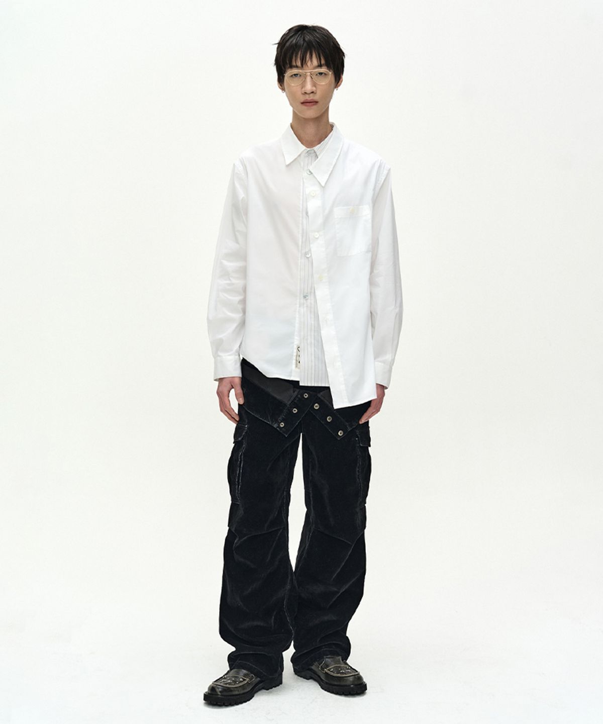 앤더슨벨(ADSB ANDERSSON BELL) ASYMMETRIC LAYERED SHIRT (WHITE/WHITE STRIPE)