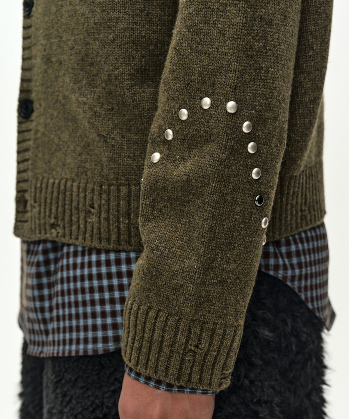 앤더슨벨(ADSB ANDERSSON BELL) ROGHEN STUDDED CARDIGAN (MOSS KHAKI)