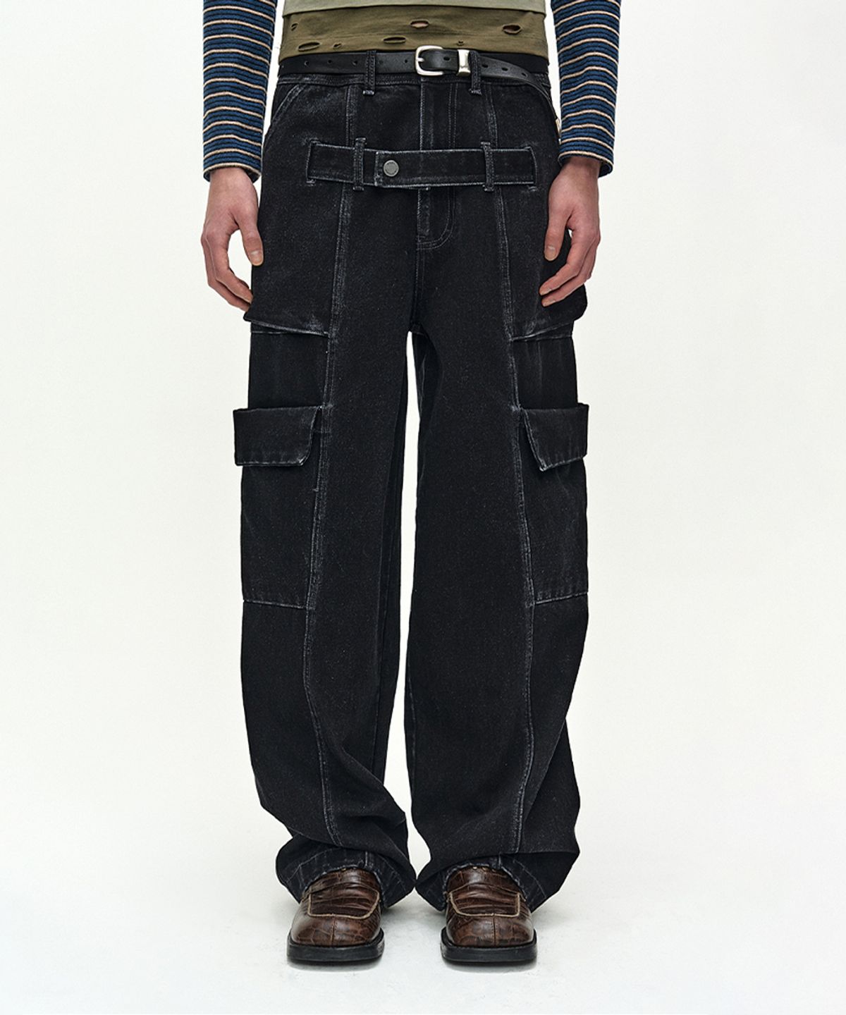 앤더슨벨(ADSB ANDERSSON BELL) BELT LAYERED CARGO WIDE-LEG JEANS (BLACK)