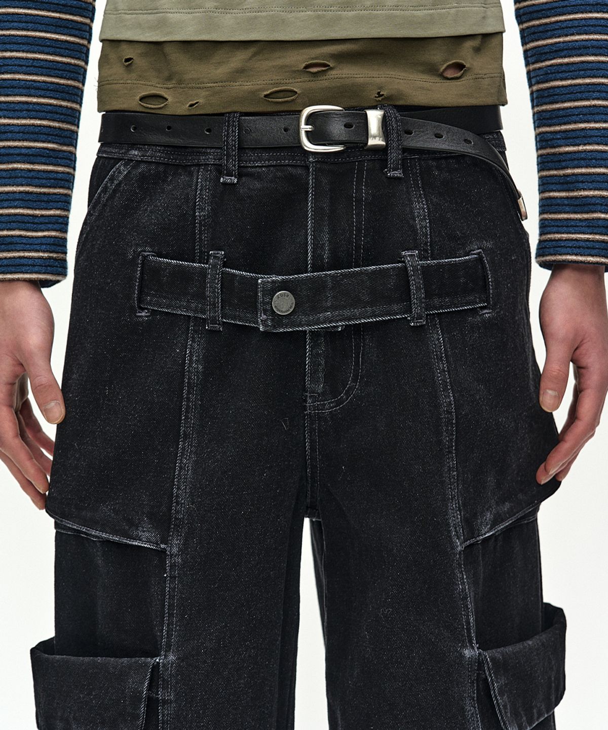 앤더슨벨(ADSB ANDERSSON BELL) BELT LAYERED CARGO WIDE-LEG JEANS (BLACK)