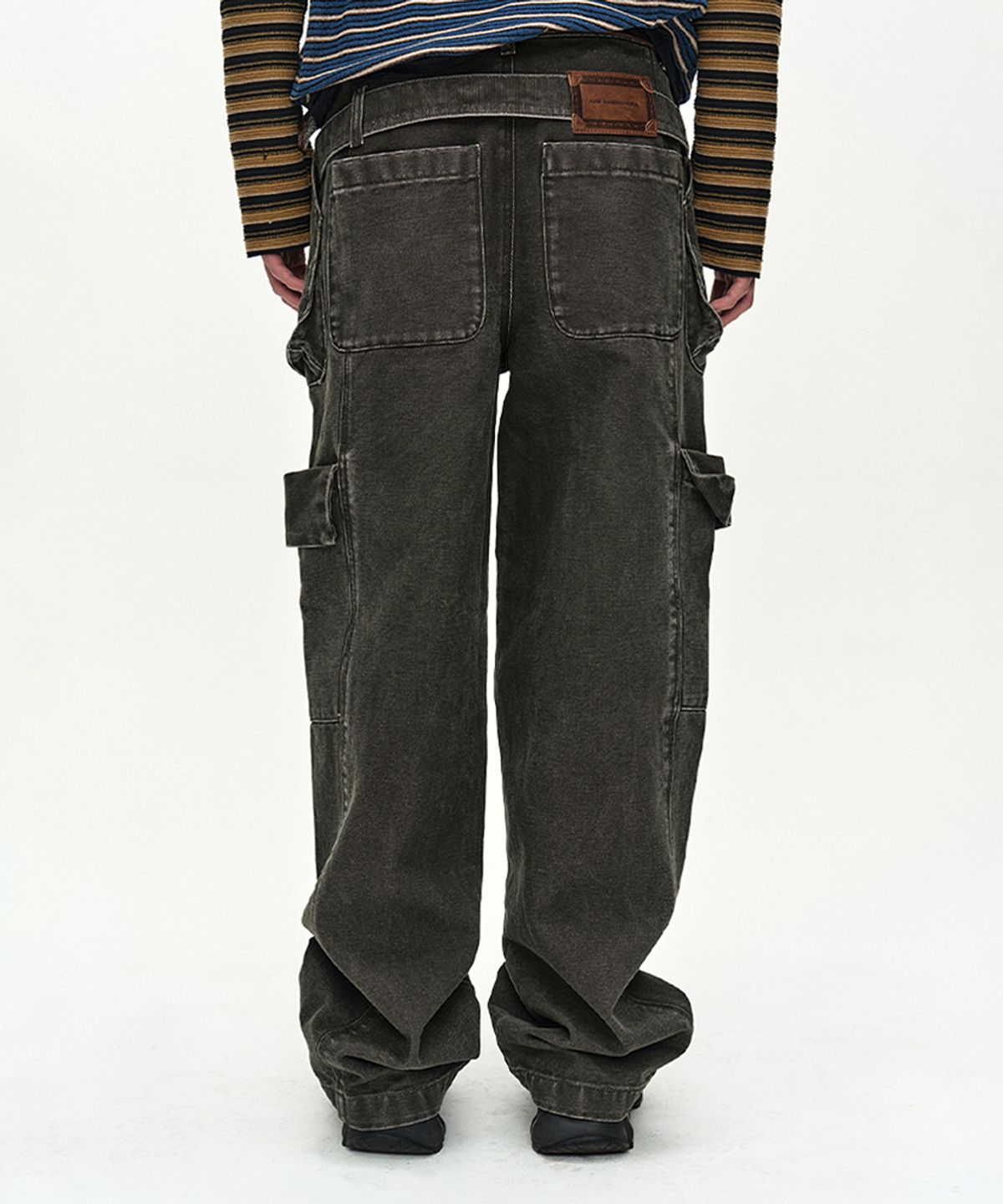 앤더슨벨(ADSB ANDERSSON BELL) BELT LAYERED CARGO WIDE-LEG JEANS (KHAKI)