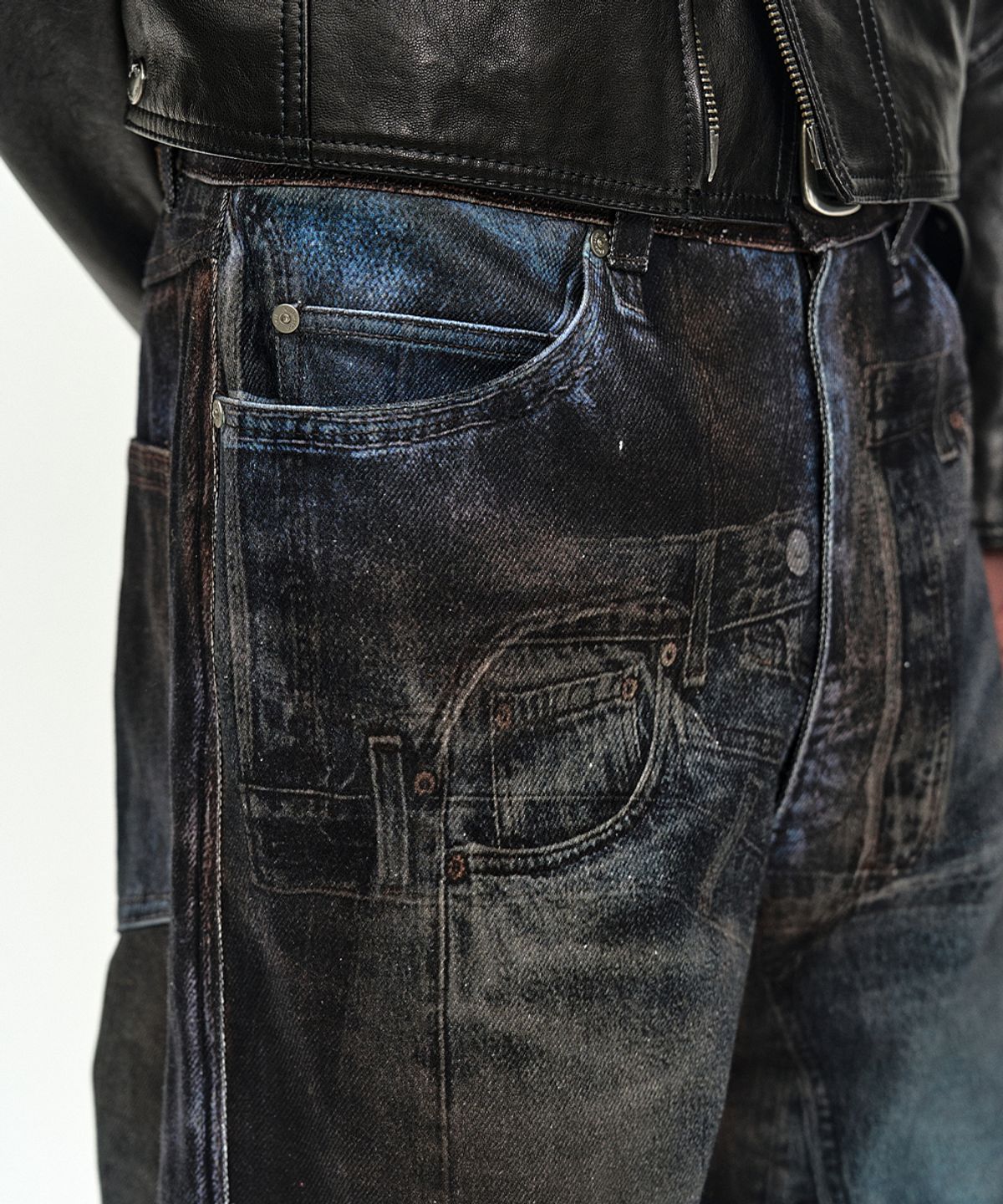 앤더슨벨(ADSB ANDERSSON BELL) UNISEX ILLUSION PATCHWORK TROMPE LOEIL JEANS (BLUE)