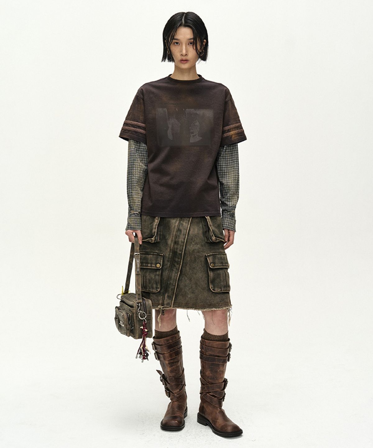 앤더슨벨(ADSB ANDERSSON BELL) LAYERED SLEEVE GRAPHIC T-SHIRT (FADED BLACK)