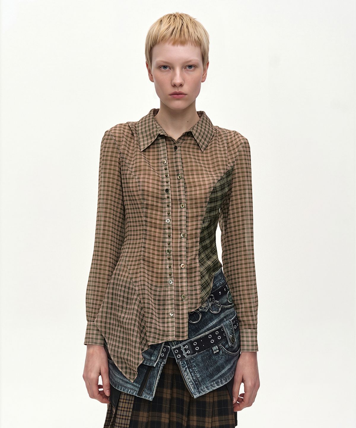 앤더슨벨(ADSB ANDERSSON BELL) ASYMMETRIC STUDDED MESH SHIRT (BROWN)
