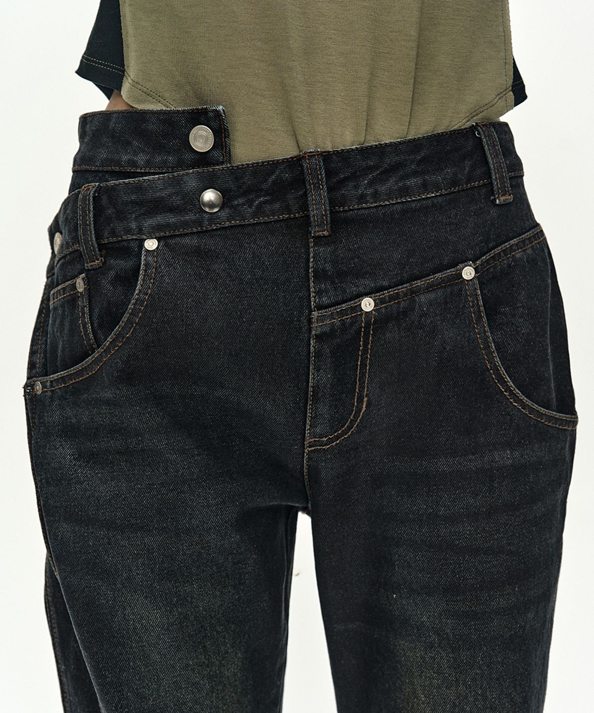 앤더슨벨(ADSB ANDERSSON BELL) TWIST FOLD COATED JEANS (DARK BLUE)